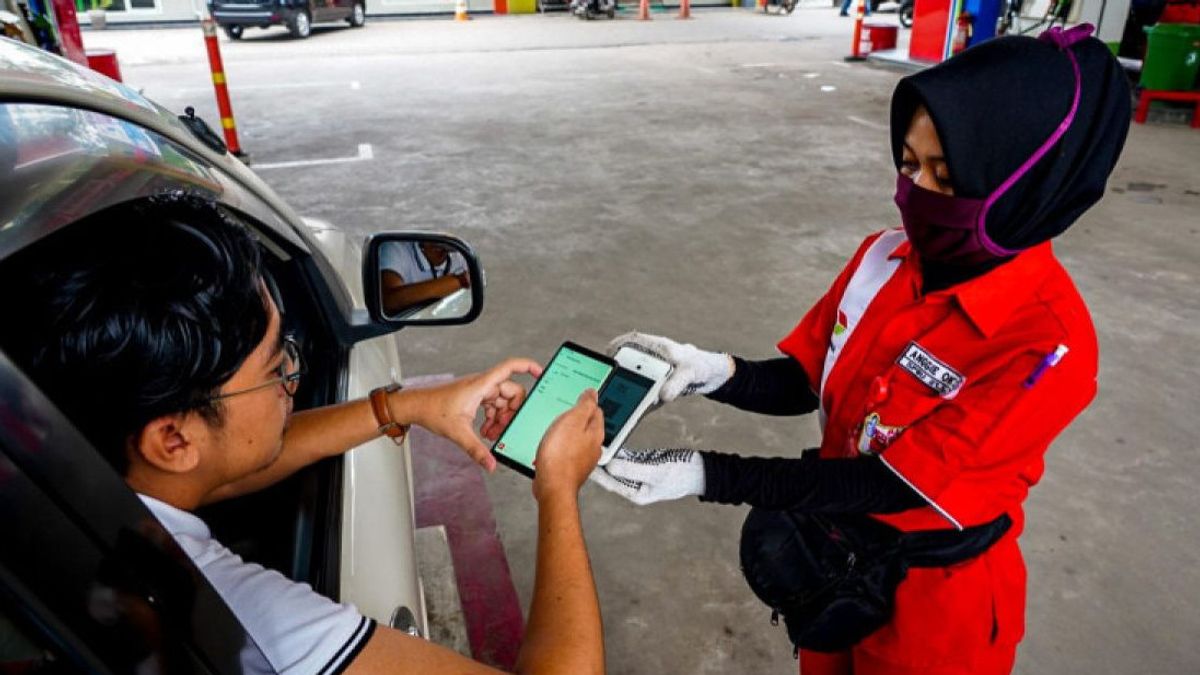 Pertamina Induit le public à effectuer des transactions sans numéraire lorsqu’il achète du carburant à la station-service