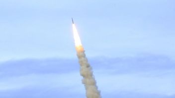 Khorramshahr 4导弹的规格：射程2000公里，弹头重量1500公斤