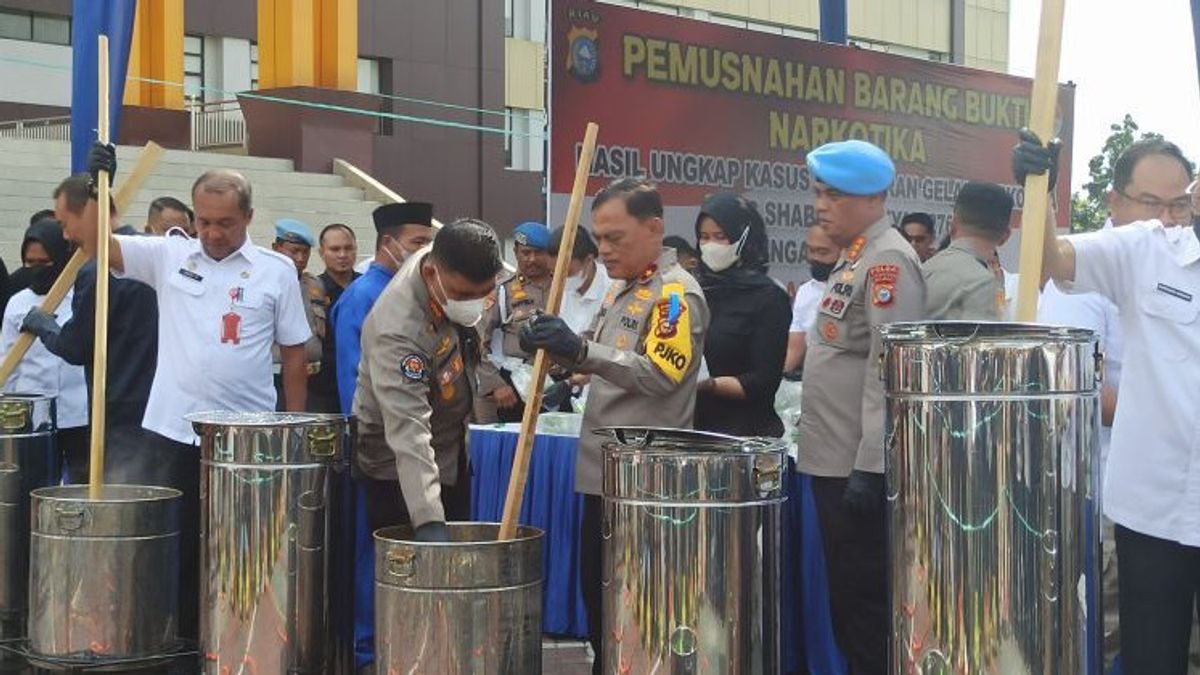 廖内警方从马来西亚销毁276公斤甲基苯丙胺