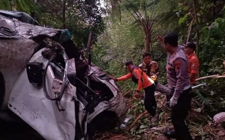 Fortuner Masuk Jurang di Batang, 4 Orang Warga Jakarta Tewas