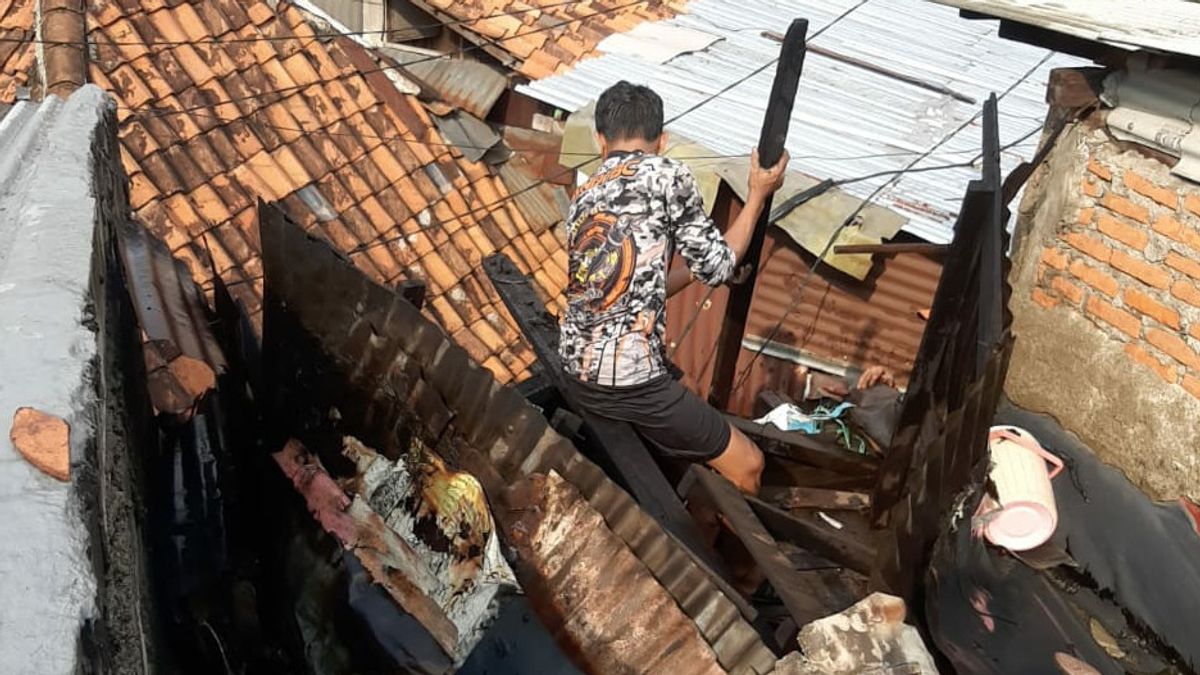 Children Mentally Disturbed Playing Matches, Houses In Gambir Burnt Out