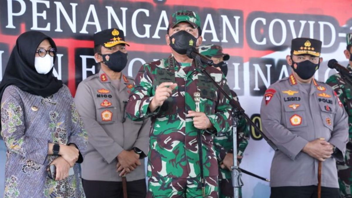 Coming To Banyuwangi With The National Police Chief And KSAL, TNI Commander Reminds Citizens To Stay Alert Even Though COVID-19 Cases Are Declining
