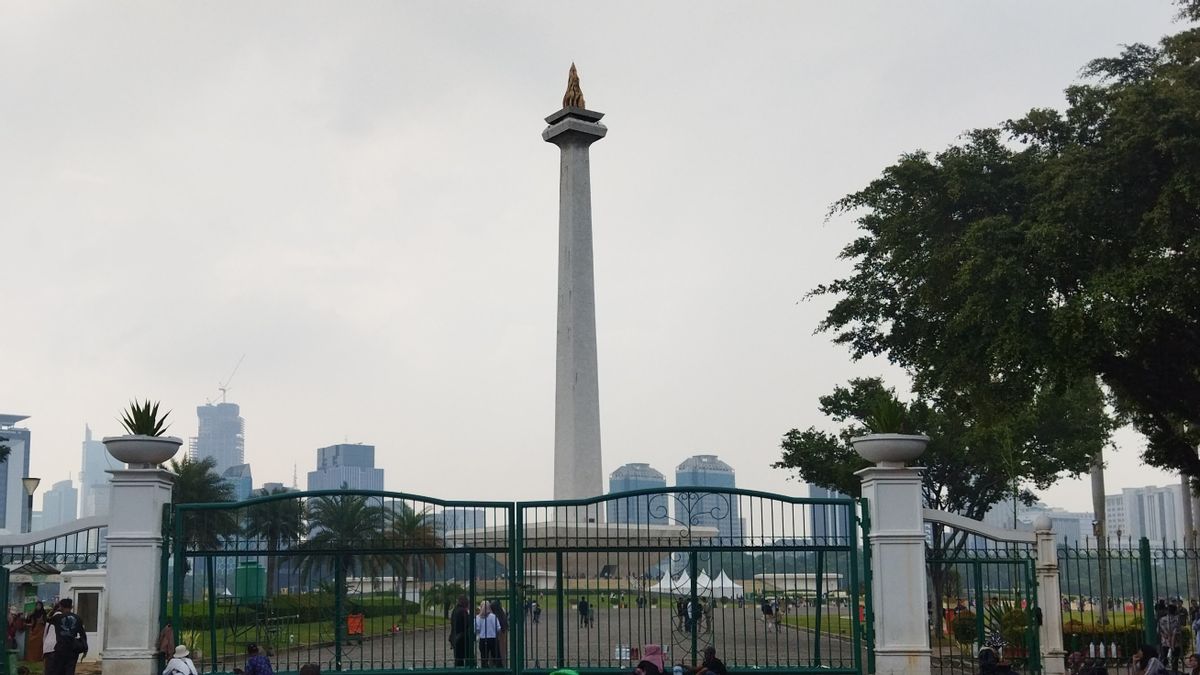 Central Jakarta City Government Tightens Monas Park Security During Christmas And New Year's Holidays