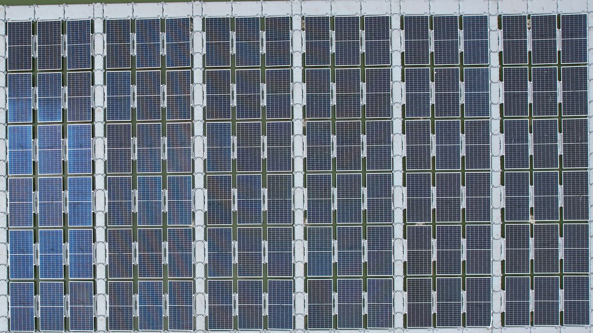 クラカタウ電力は太陽光パネル発電事業を開発し、新エネルギーと再生可能エネルギーにおける政府の目標を支援