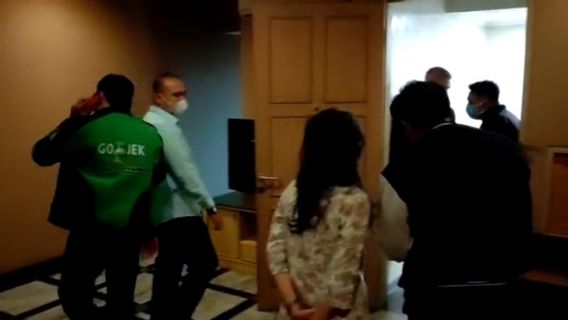 Pejabat Dindik Jakbar Tepergok Istri Berduaan di Hotel dengan Wanita Lain