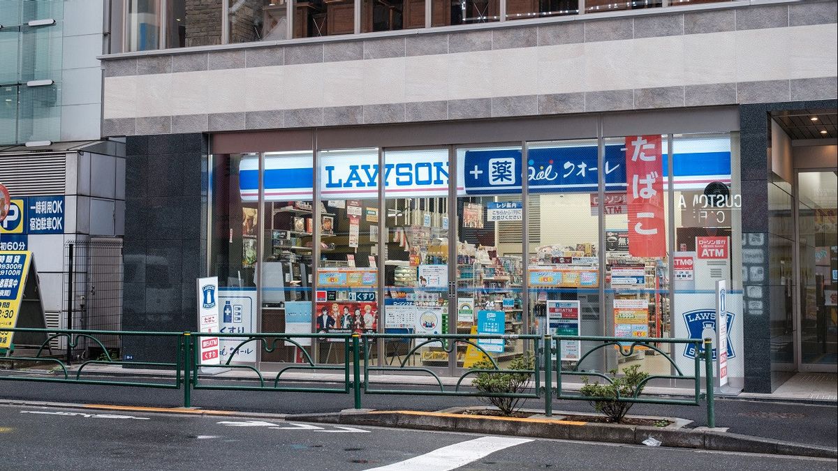 Lawson présente un badge d'emploi qui montre des langues étrangères, il existe un indonésien