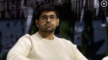 Perplexity CEO: AI won't disrupt iPhone, it'll make it more important