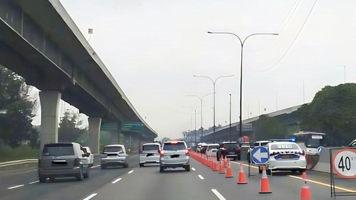 Jasa Marga Transjawa Tol Lakukan Pembukaan Contraflow di KM 55 sampai KM 65 Tol Arah Cikampek