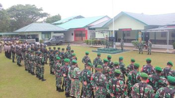 Le gouvernement régional Rawan, 300 membres du TNI Kodim 1206 / Putussibau Assure le blocage électoral de 2024 à Kapuas Hulu