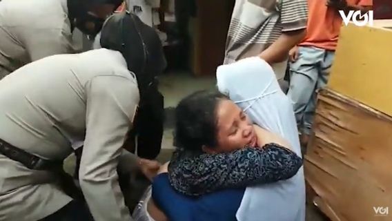 VIDEO: Houses Are Flattened By Officers, A Number Of Mothers Cry Hysterically