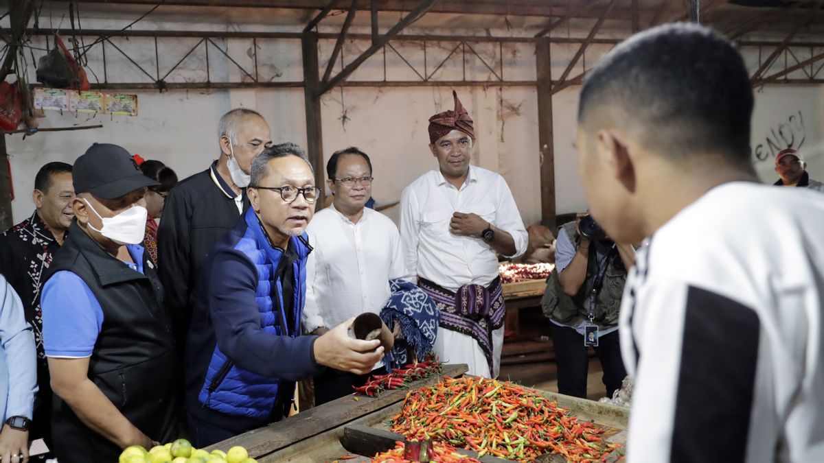 Mendag Zulhas Klaim Stok Migor Curah Berlebih di Pasar Tradisional Surabaya