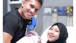 Ini Dia Cucu Uje, Egy Maulana Vikri dan Adiba Khanza Umumkan Kelahiran Putri Pertama