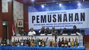 Bea Cukai Musnahkan Ribuan Botol Miras dan Jutaan Rokok Capai Rp165 Miliar