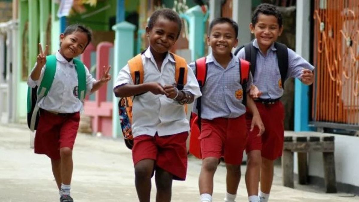 Tidak Diterima di Negeri, Pemerintah Akan Fasilitasi Murid Masuk Sekolah Swasta