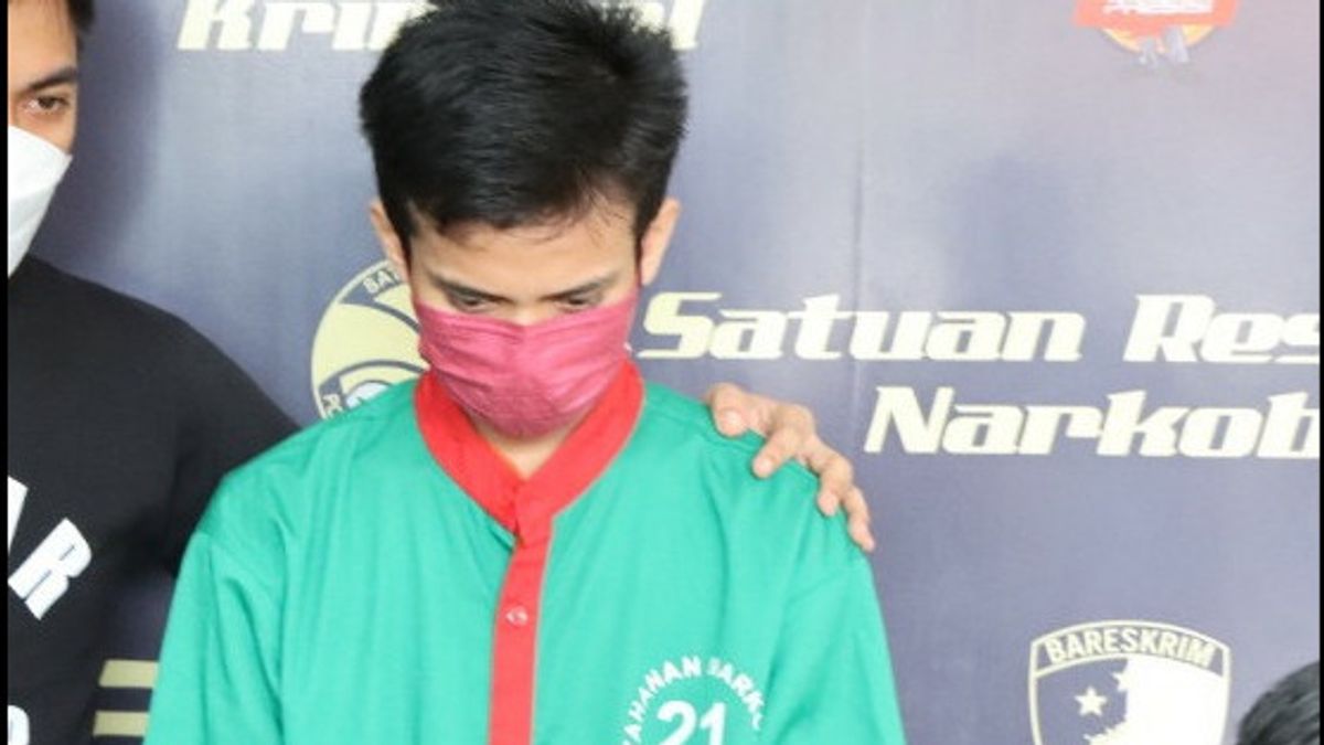 ألقت الشرطة القبض على طالب من سوميدانغ بسبب حزمة نصف كيلوغرام من الماريجوانا من آتشيه