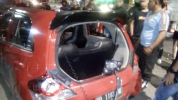 Motorized Group Chasing Mobil In Makassar, Throwing Car On Until Victim Shot By Bow
