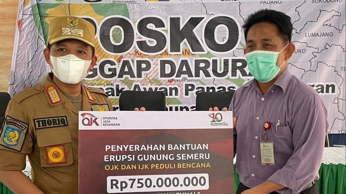 The Financial Services Authority Distributes IDR 750 Million Aid For Communities Affected By Mount Semeru Eruption