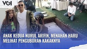 VIDEO: Anak Kedua Nurul Arifin, Menahan Haru Melihat Penguburan Kakaknya