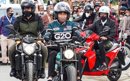 Jokowi Geber Kawasaki W175 Keliling Danau Toba, Kalau Sandiaga Uno Pilih Motor Listrik Gesits