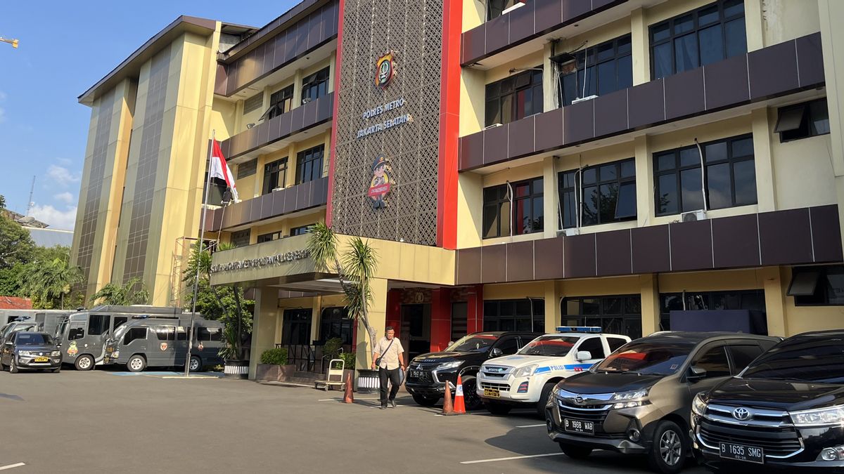South Jakarta Police Opens Vehicle Charging Services For Residents Who Will Go Home For Eid