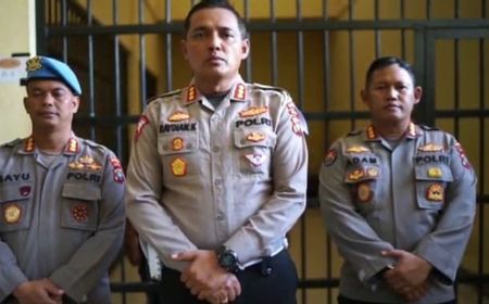 Dua Oknum Polisi Penjilat Kue Ulang Tahun TNI Ditahan 30 Hari di Sel Polda Papua Barat