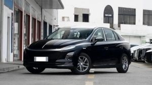 Pakai Baterai CATL, Hongqi Tawarkan Sedan E-QM5 Baterai Swap Edition