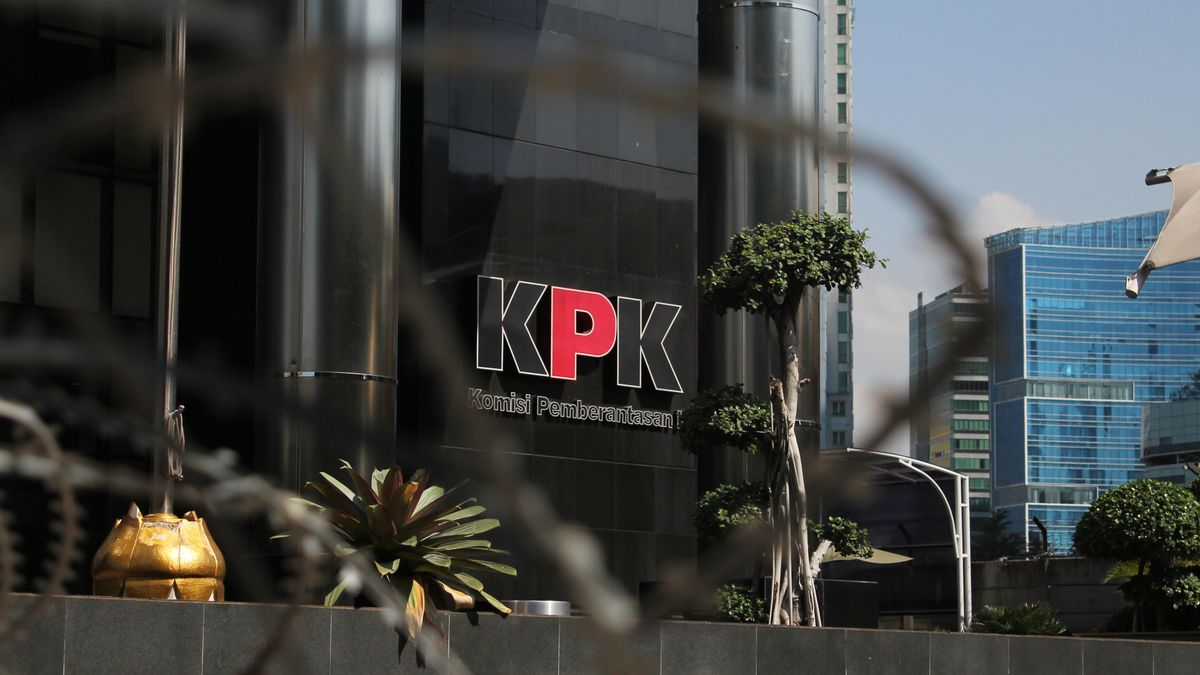 KPK يبحث ثلاثة مكاتب في مدينة باتو