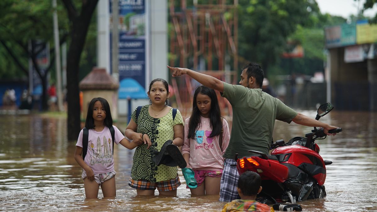 Hujan Sejak Dini Hari, Jakarta Kembali Terendam Banjir