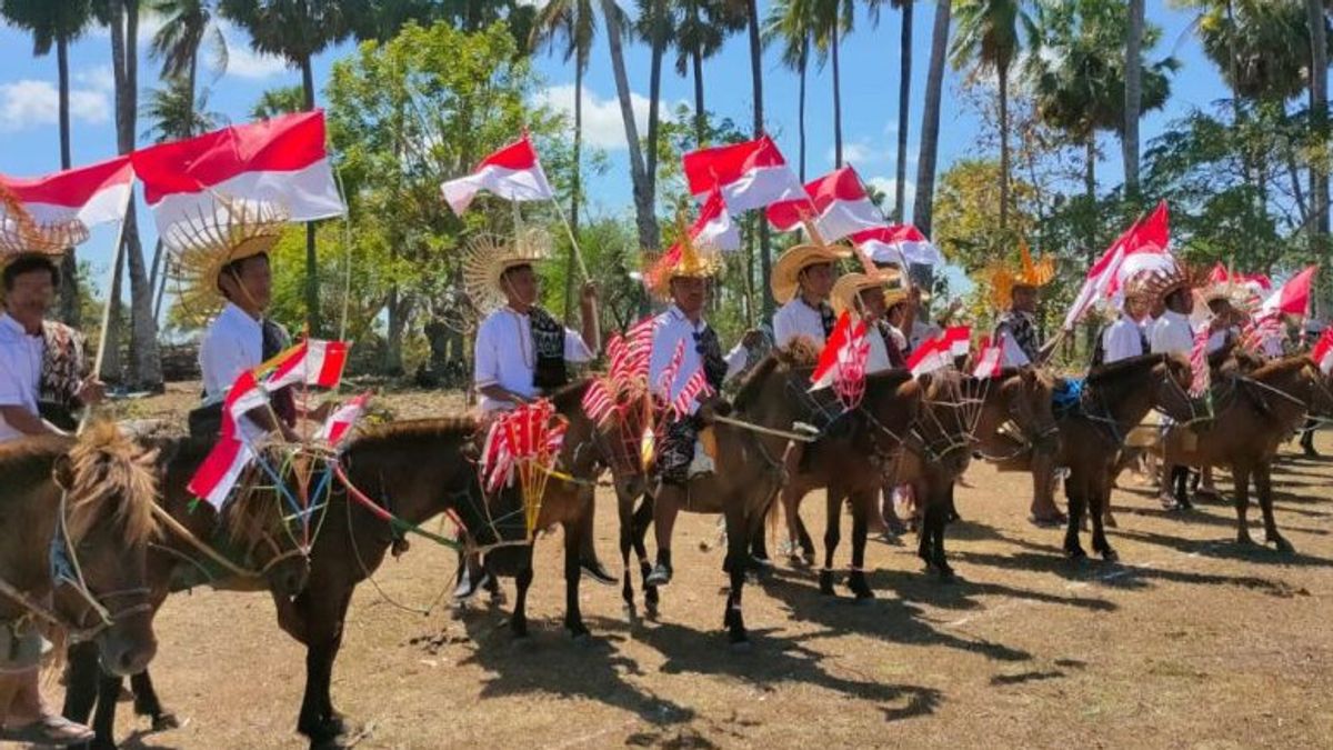 ユニークで異なる、インドネシア共和国の独立記念日のお祝いでローテ島の住民はハス馬に乗る