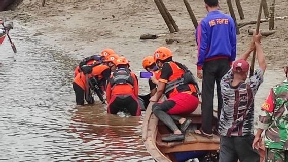 SAR Team Finds Body Of Crew From Myanmar Floating In Kuala Lagan