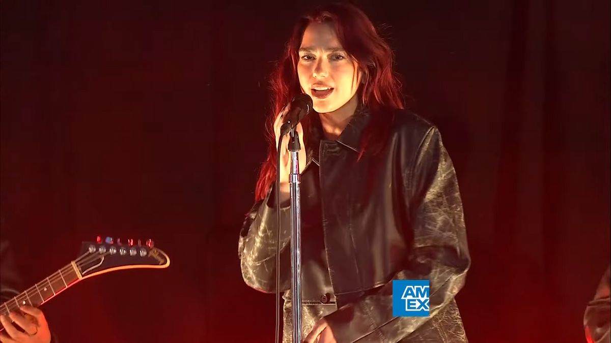 Dua Lipa Buat Hebohkan New York City dengan Show Dadakan