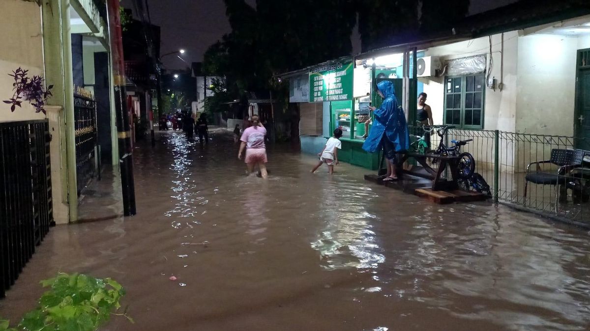 チピナン・メラユの住民は川の正常化を求めるので、再び洪水が起こらないように、DKIの副知事:センターとの協力の過程で