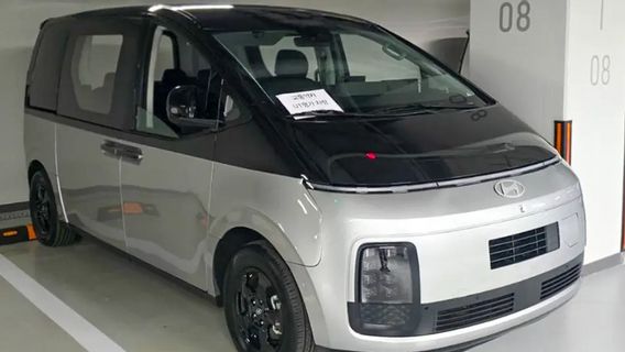 現代スターリアEVカメラは生産フェーズの開始前に駐車しています