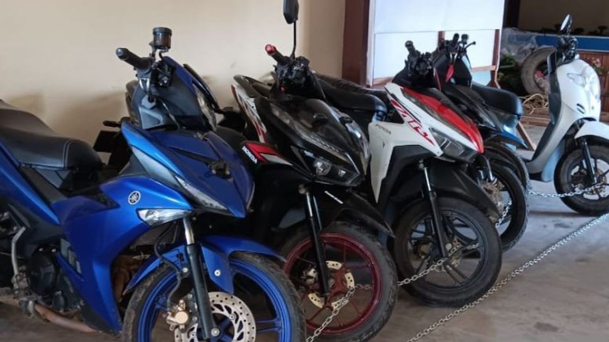 La police a arrêté 3 voleurs de 5 motos à Kapuas Hulu, Kalbar