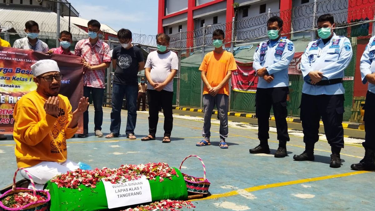 Gelar Aksi Tabur Bunga, Narapidana Rutan Salemba Berduka Atas Bencana Lapas I Tangerang