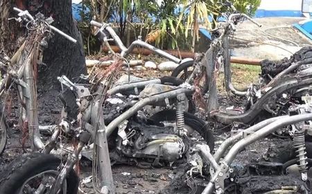 6 Motor Mahasiswi Tiba-tiba Terbakar di SLB Tamalate Makassar