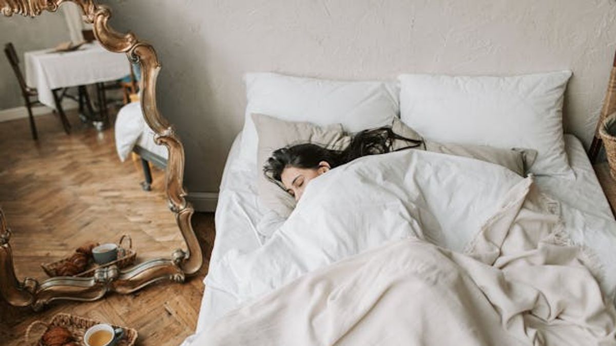 Biar Tidur Malam Hari Makin Nyenyak, Begini Tips Menenangkan Pikiran
