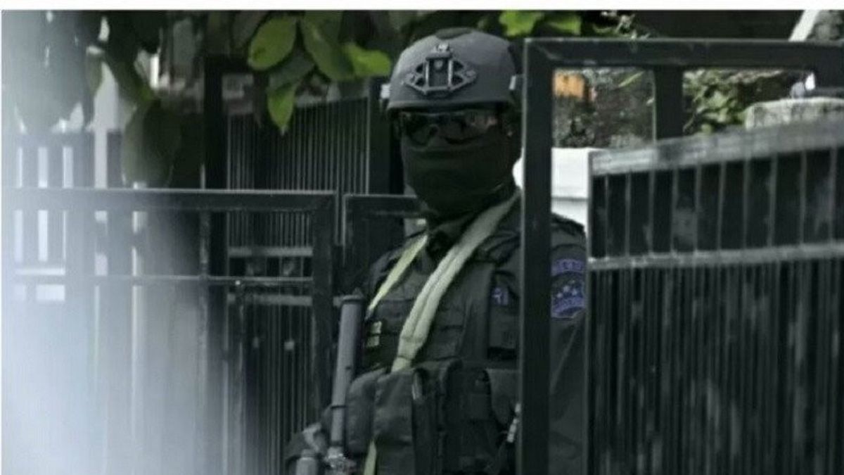 Densus 88 Tangkap Terduga Teroris di Tulungagung