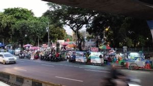 Gerobak PKL Semakin Menjamur di Kawasan Masjid Istiqlal Selama Ramadan