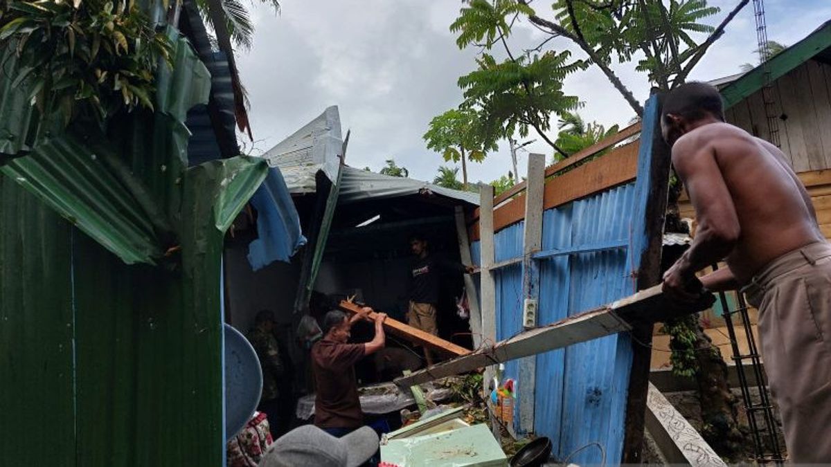 32栋房屋，包括Weh Sabang岛上的Bawaslu办公室屋顶被强风席卷，BPBD警报人员