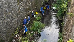 Seram! Jarum dan Selang Infus Ditemukan Berserakan di Saluran Jalan Sriwijaya, Dinkes Mataram Buru Pelaku