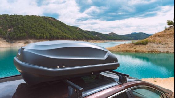 Watch Out! Dangers Of Bringing Goods Too Heavy On Roofbox On Long Roads