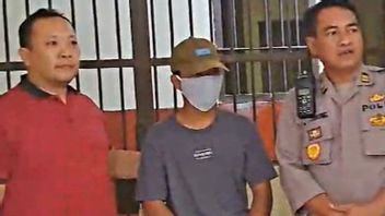 Des adolescents boivent de la soie-aimable secouette dans la ville de Bogor arrêtés, la police a motivé les affaires