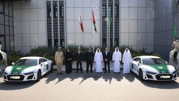 迪拜警方的豪华巡逻车车队增加，奥迪R8轿跑车转向停靠