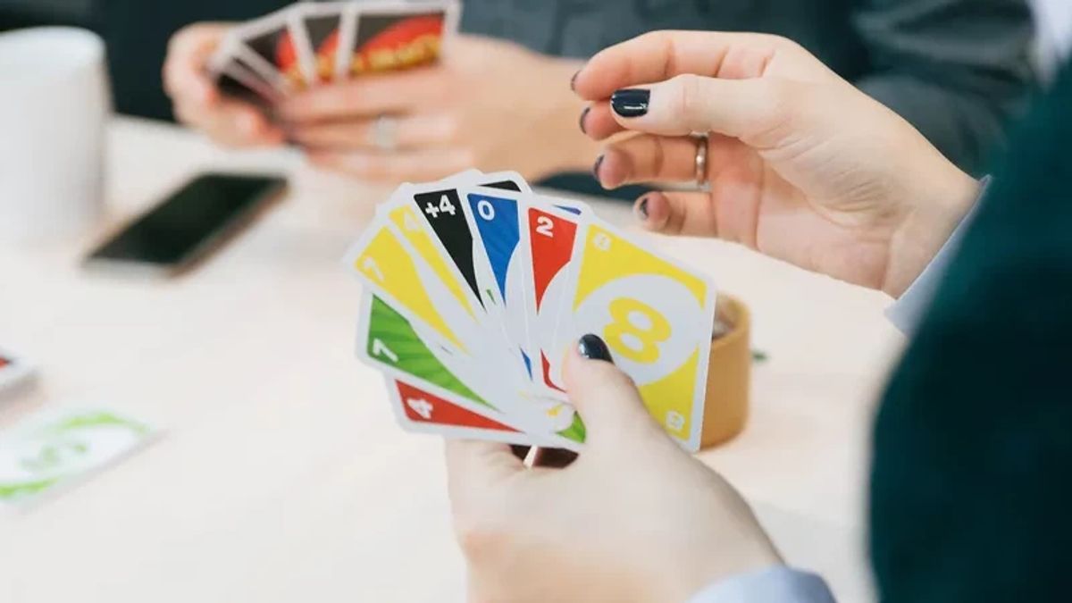 How To Play Uno For Beginners: Here's The Complete Guide