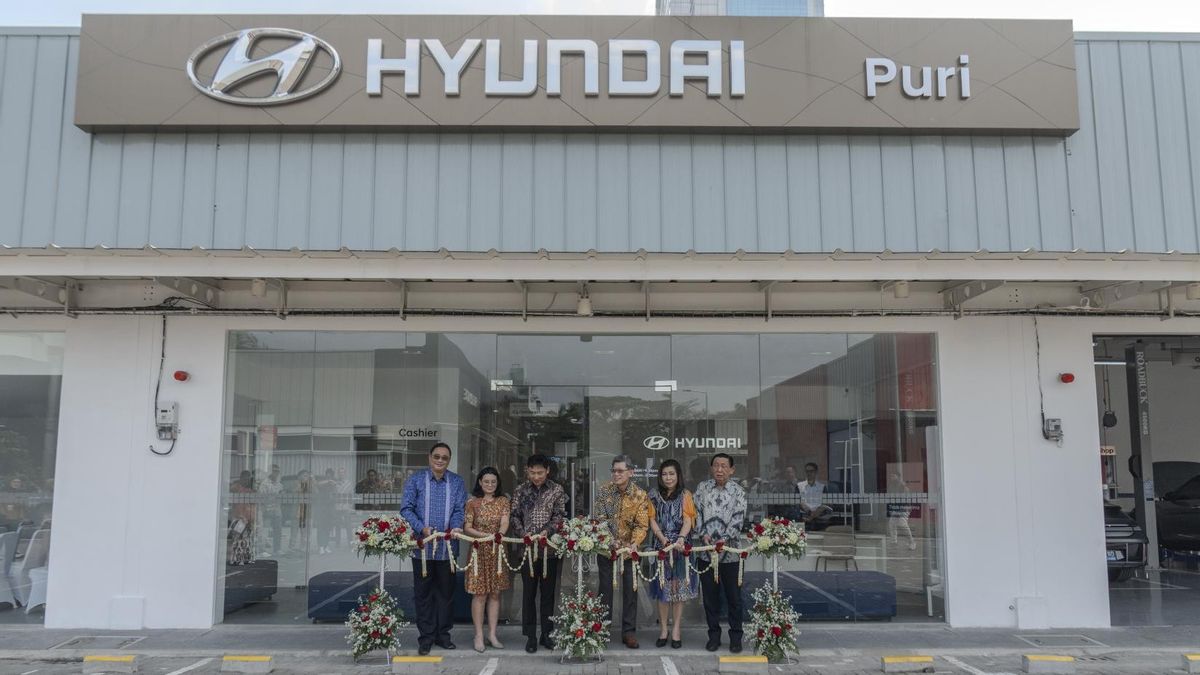 ananas extendent le service de vente, le concessionaire officiel de Puri West Jakarta avec le concept 2S