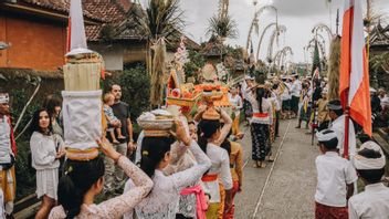 Pakaian Daerah Bali: Berikut Beberapa Jenis Dan Maknanya