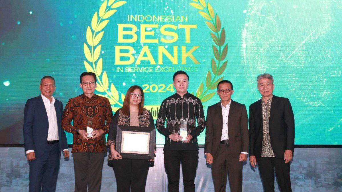 [PHOTO] Danamon Received 10 Awards At The 21st Infobank Banking Service Excellence 2024 Event