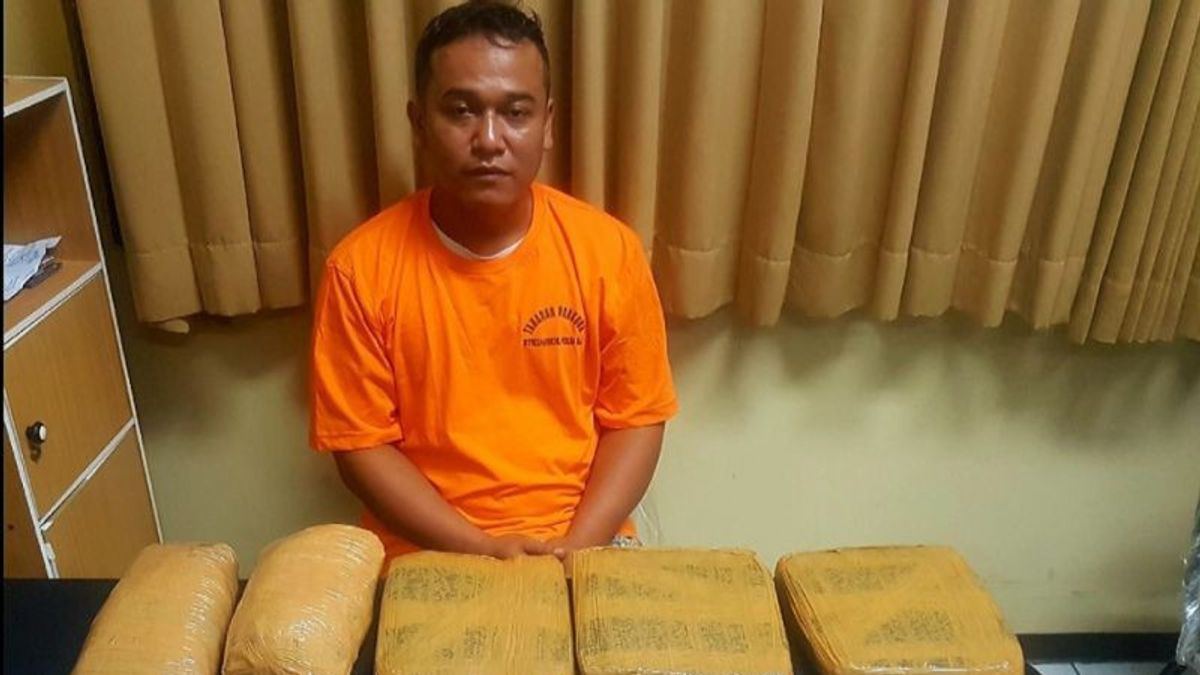 巴厘岛警方揭露科罗博坎监狱大麻、甲基安非他明和迷魂药的受控流通