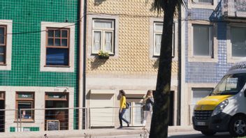 Penurunan Status COVID-19 di Portugal Dorong Keramaian Tempat Publik